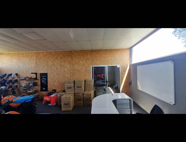180M² WAREHOUSE TO LET IN AUREUS
